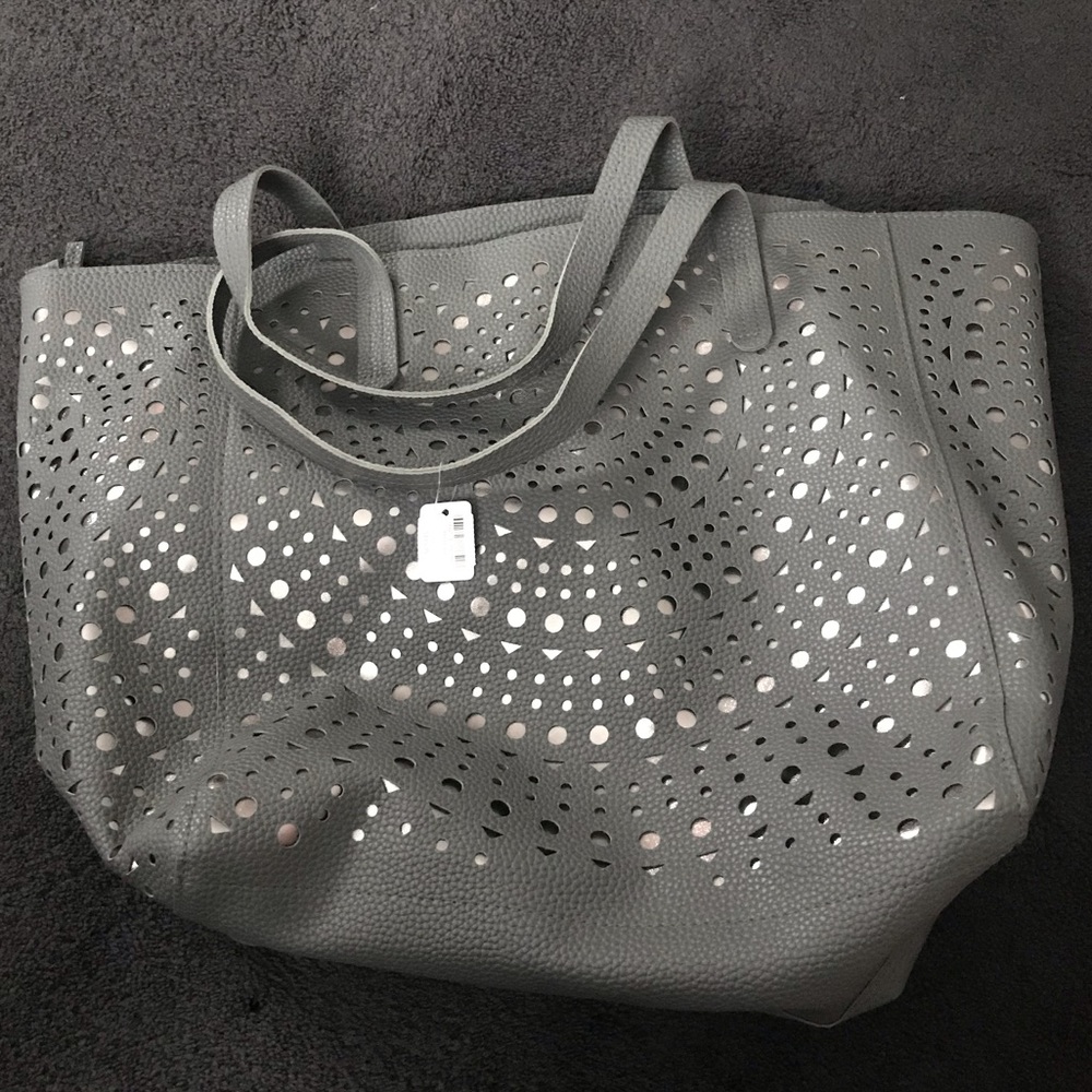 Large, zipper beach bag or workout bag